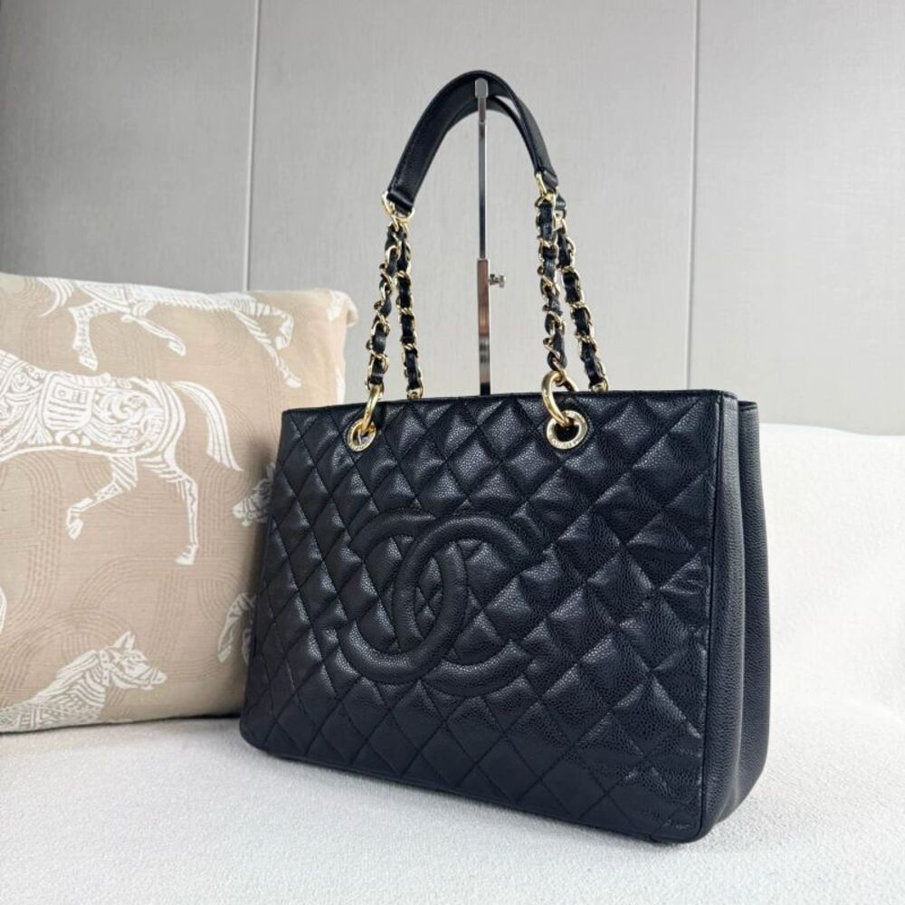 Chanel Women Pre-Loved Bag Very Good Condition - Picture 4 of 9